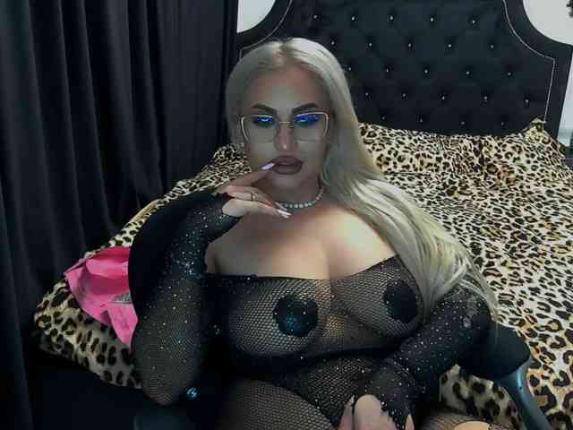 lovelyblondyx webcam