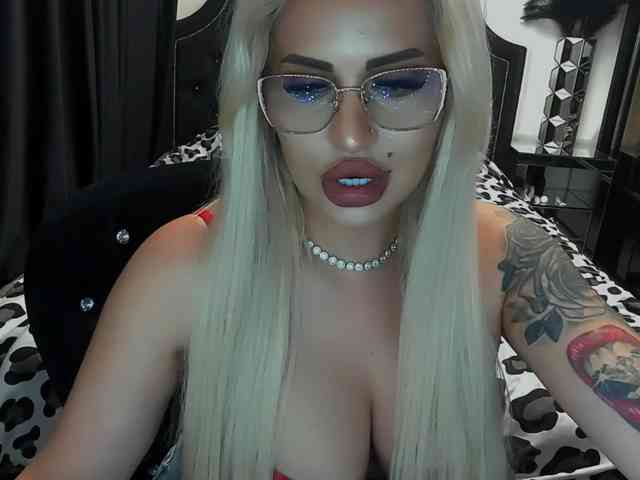 lovelyblondyx webcam