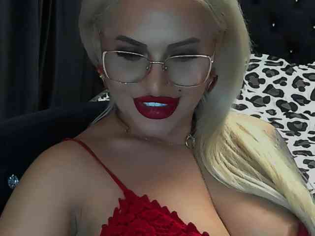 lovelyblondyx