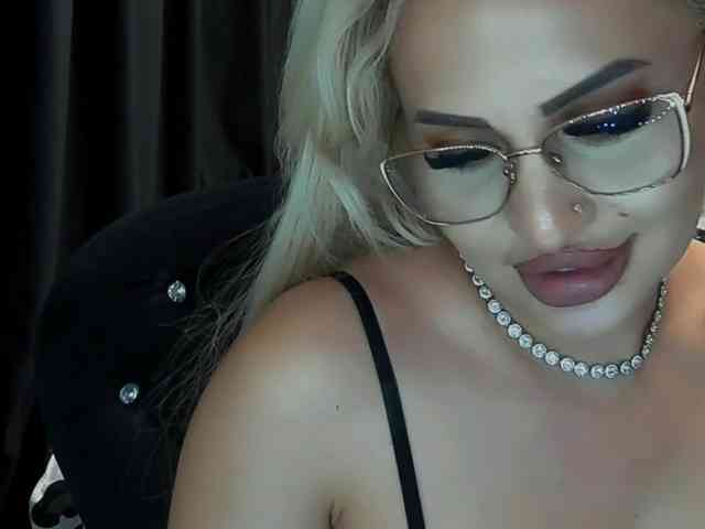 lovelyblondyx webcam