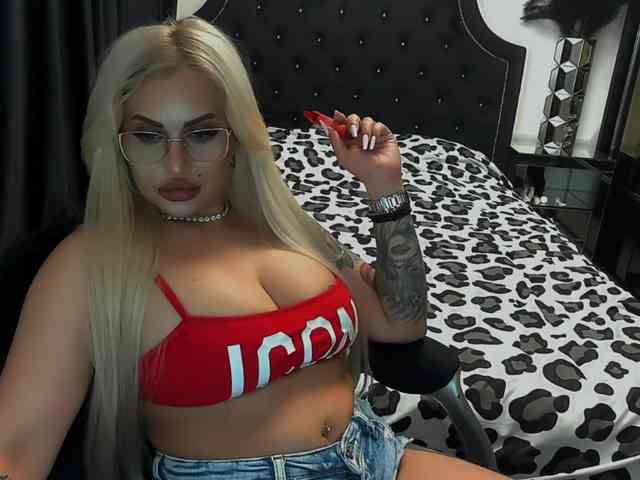 lovelyblondyx webcam