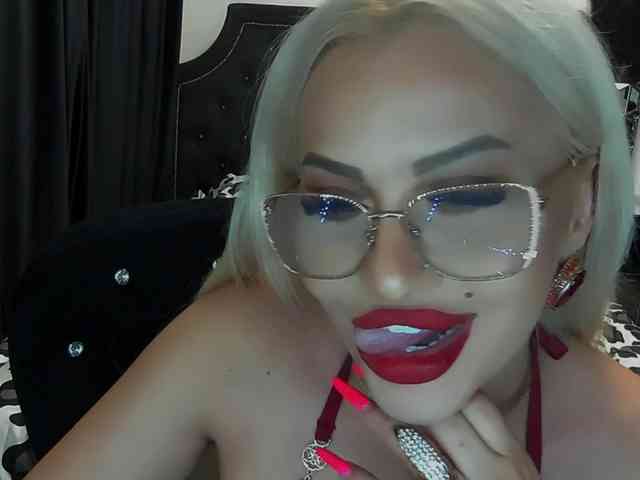 lovelyblondyx