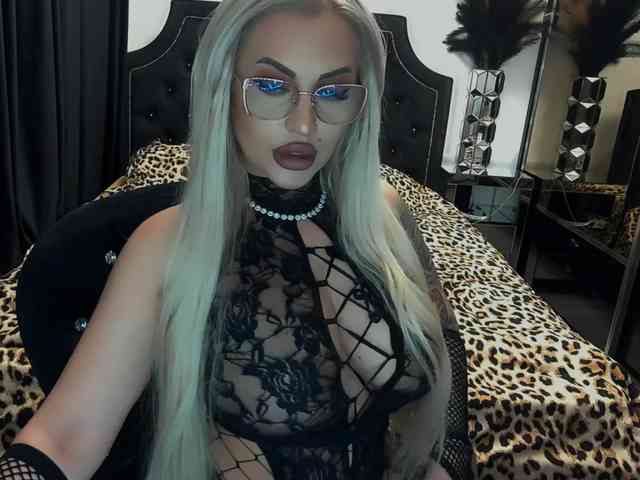 lovelyblondyx webcam