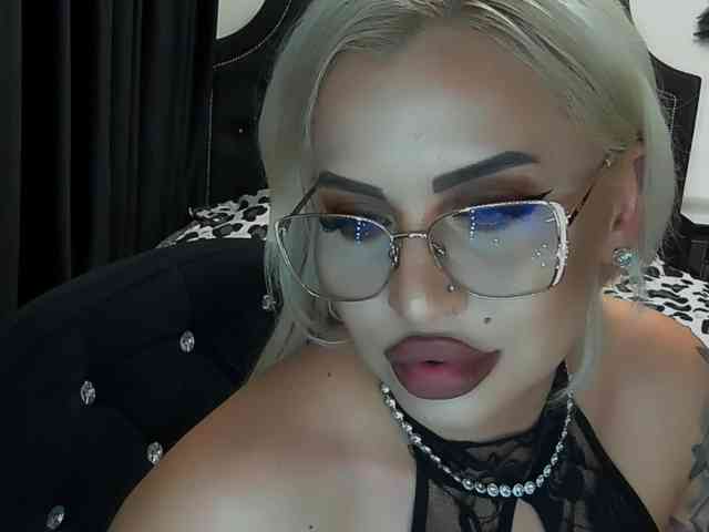 lovelyblondyx