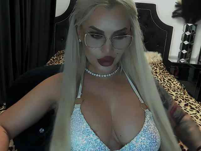 lovelyblondyx