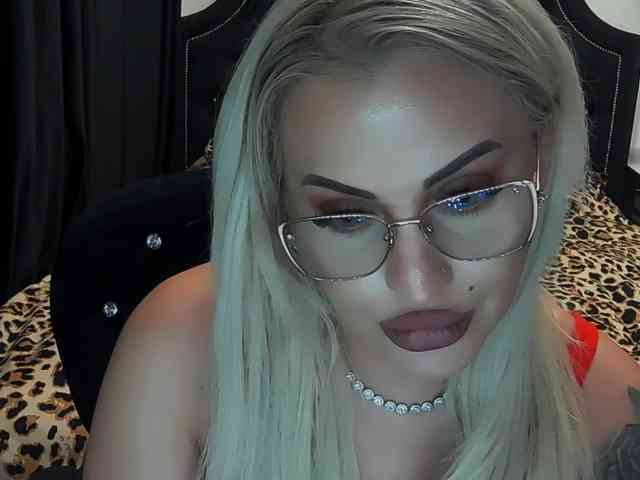 lovelyblondyx