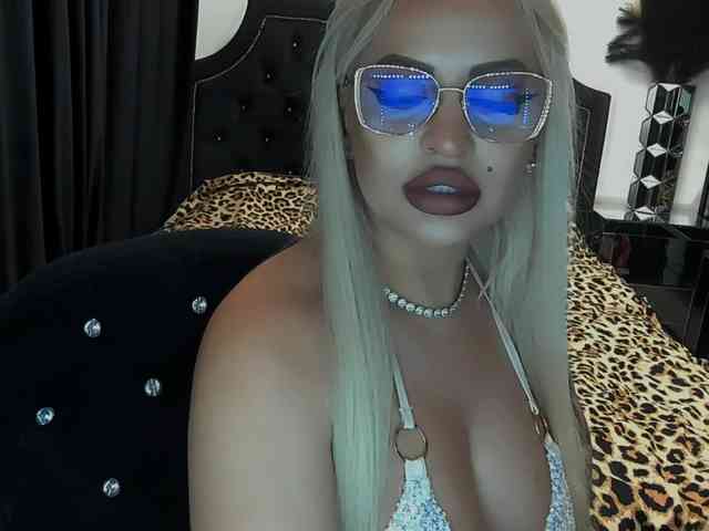 lovelyblondyx