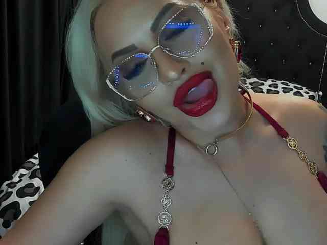 lovelyblondyx webcam