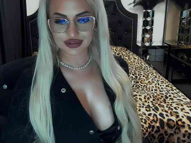 lovelyblondyx