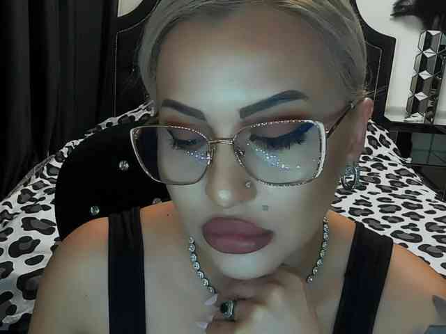 lovelyblondyx