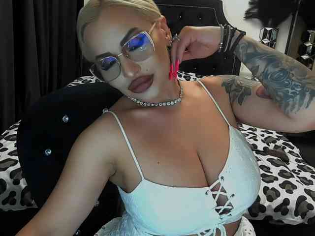lovelyblondyx
