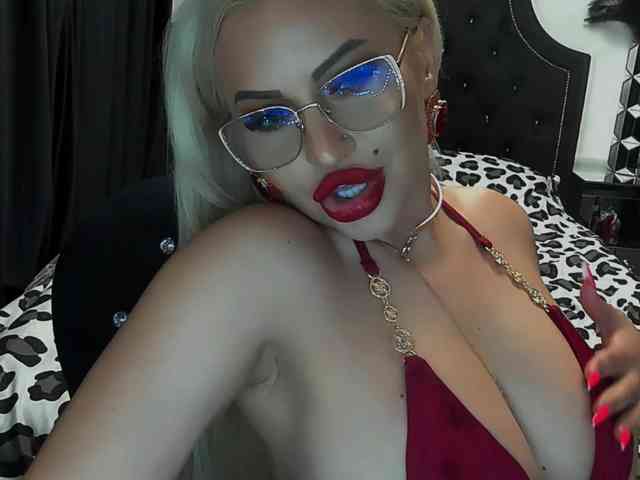 lovelyblondyx webcam