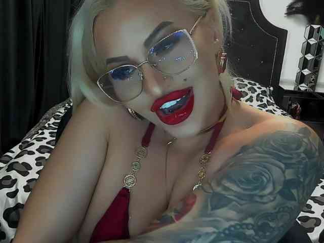 lovelyblondyx webcam