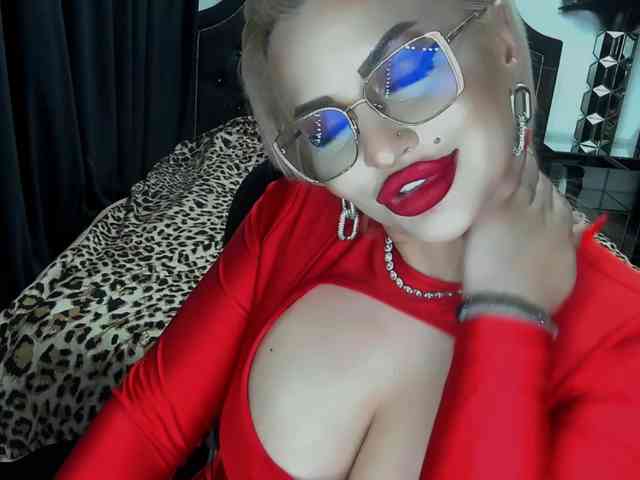 lovelyblondyx