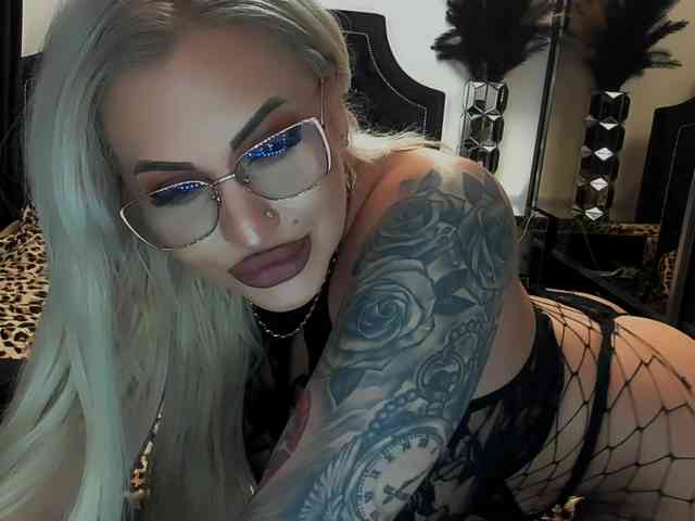 lovelyblondyx