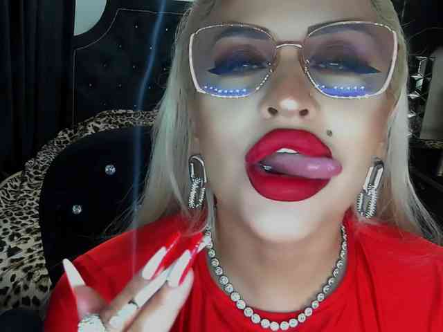 lovelyblondyx