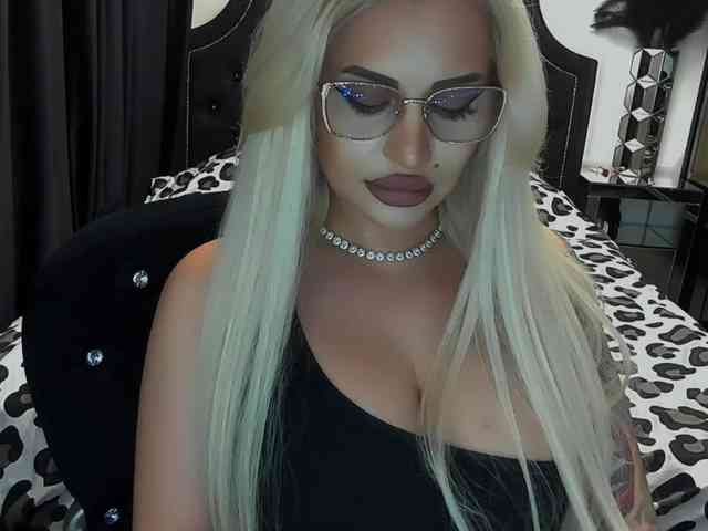 lovelyblondyx