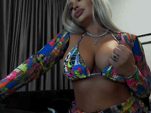 lovelyblondyx webcam