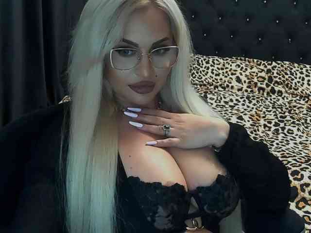 lovelyblondyx