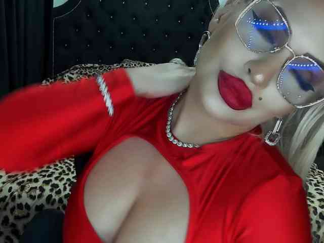 lovelyblondyx