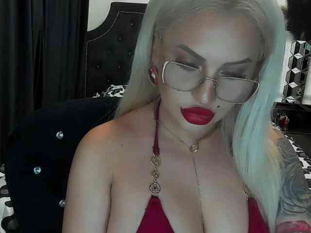 lovelyblondyx webcam