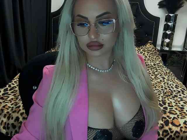 lovelyblondyx webcam