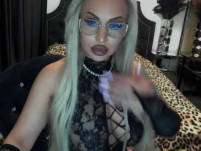 lovelyblondyx webcam