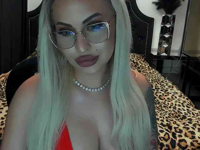 lovelyblondyx