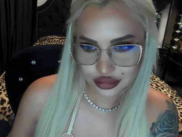 lovelyblondyx