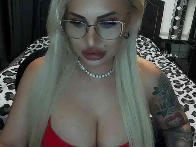 lovelyblondyx webcam