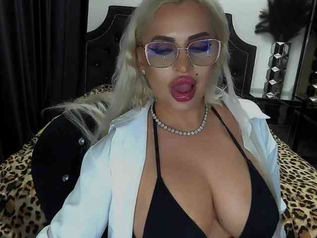 lovelyblondyx