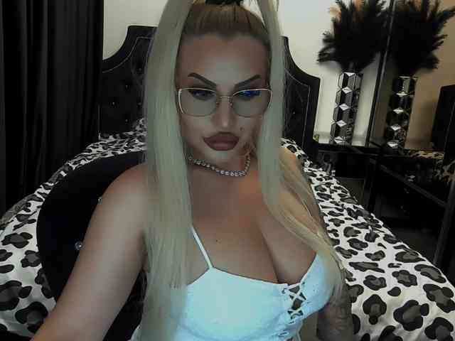 lovelyblondyx