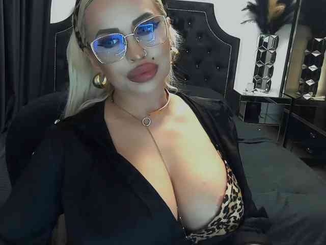 lovelyblondyx