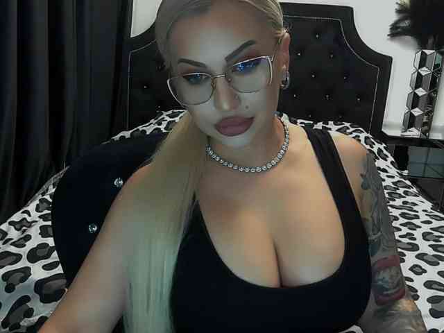 lovelyblondyx