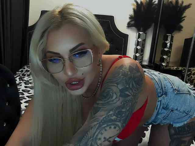 lovelyblondyx webcam