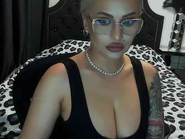 lovelyblondyx