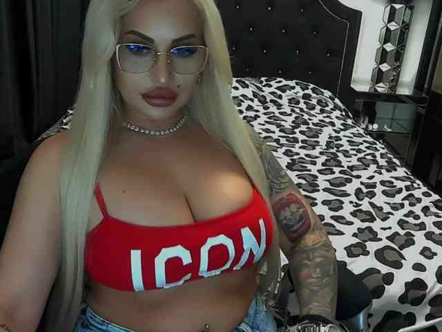lovelyblondyx webcam