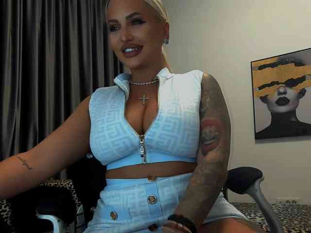 lovelyblondyx webcam
