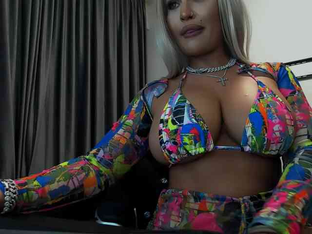 lovelyblondyx webcam