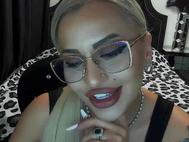 lovelyblondyx