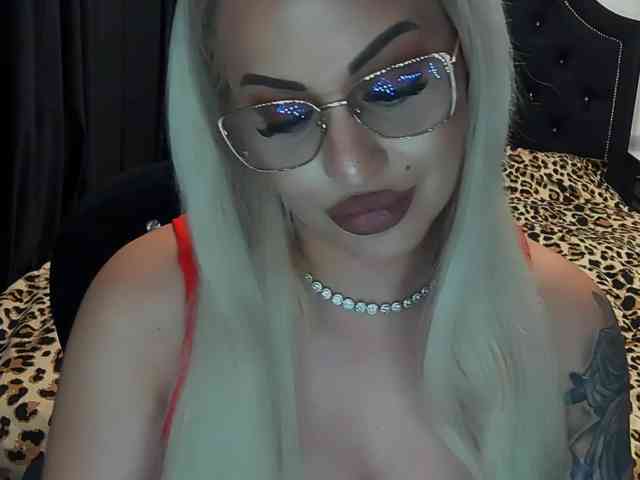 lovelyblondyx webcam
