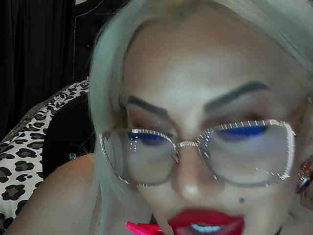 lovelyblondyx