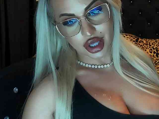 lovelyblondyx