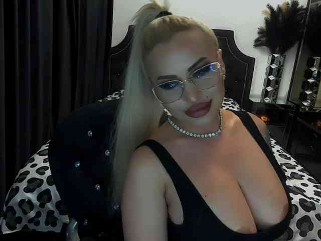 lovelyblondyx
