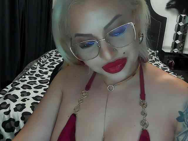 lovelyblondyx webcam