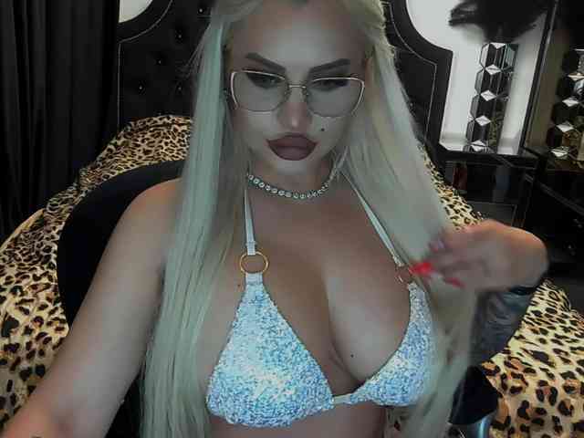 lovelyblondyx