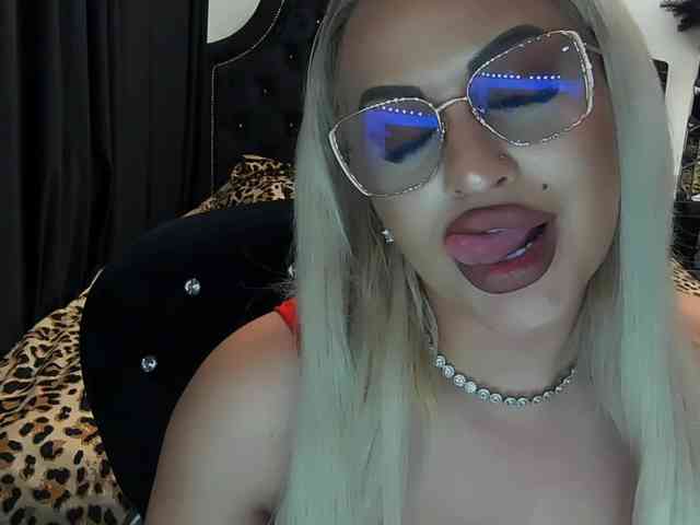 lovelyblondyx