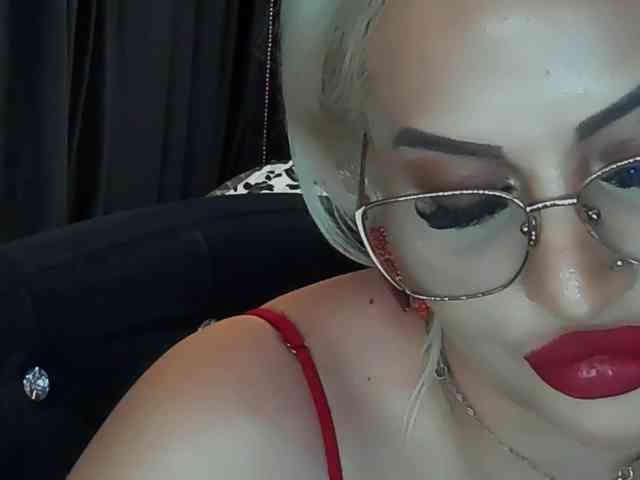 lovelyblondyx webcam