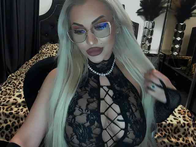 lovelyblondyx