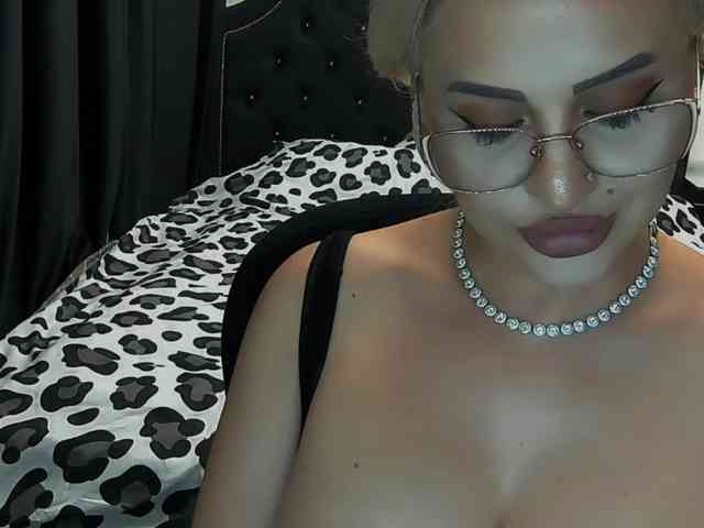 lovelyblondyx webcam